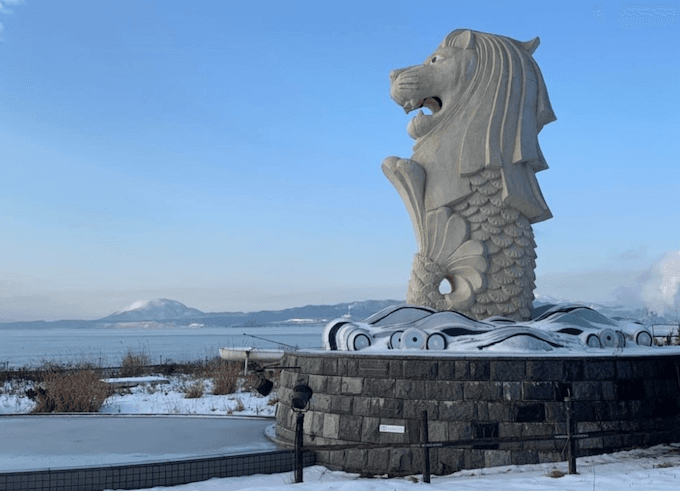Merlion sous la neige, à Hakodate, Hokkaido, Japon. STB
