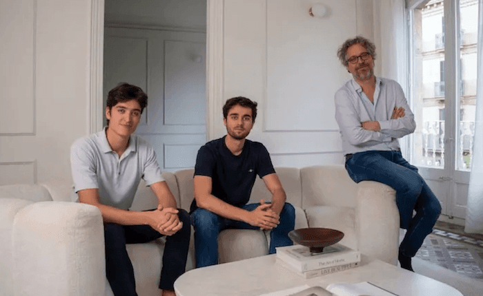 De gauche à droite : Tanguy Wincker, Adam Hruska et Guillaume Rostand, trois des cofondateurs de l’AI Summit Barcelona. Crédit : AI Summit Barcelona.