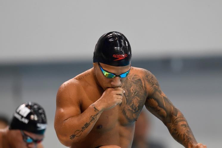 Carlos Daniel Serrano avant compétition para natation