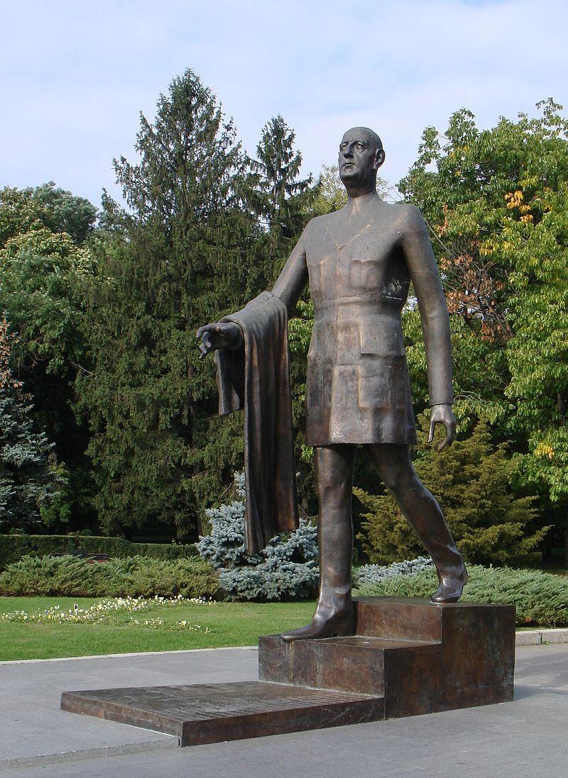 charles-de-gaulle-statue-bucarest
