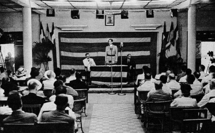 Charles De Gaulle ouvrant la Conférence de Brazzaville, le 30 janvier 1944