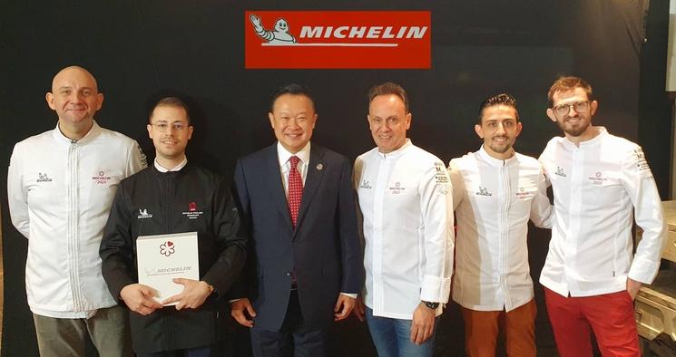 Le gouverneur de la Tourism Authority of Thailand avec des chefs francais etoiles Michelin