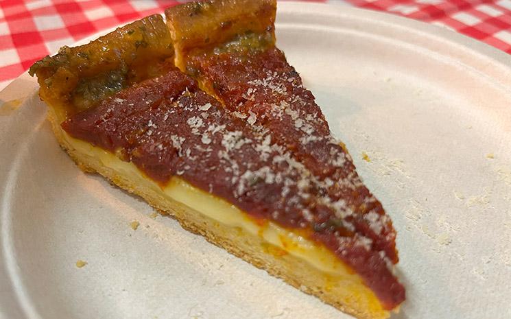 Pizza Chicago a la tomate maison de chez Anne's Pizza Chiang Mai