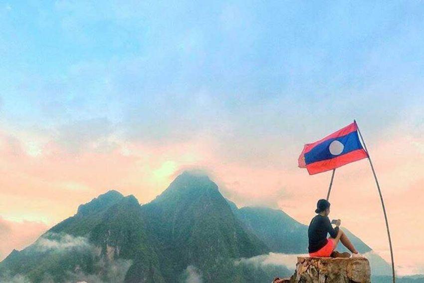 Sommets laotiens dans la région de Nong Khiaw, province de Luang Prabang