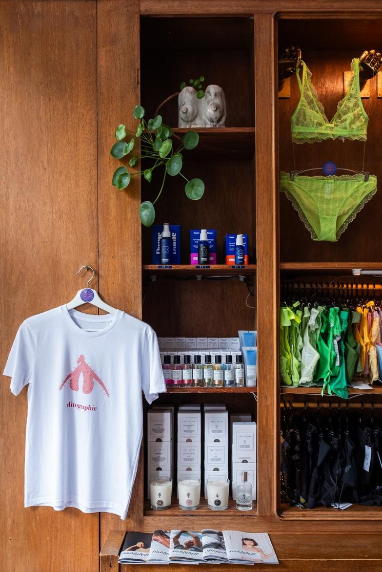 Collection "Clitographie" exposée dans la boutique Le Pop Lingerie