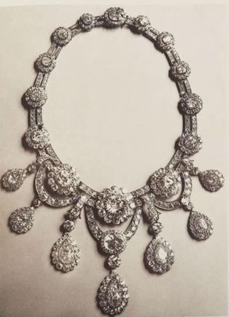 Collier d'Abdülhamid vendu aux enchères à Paris