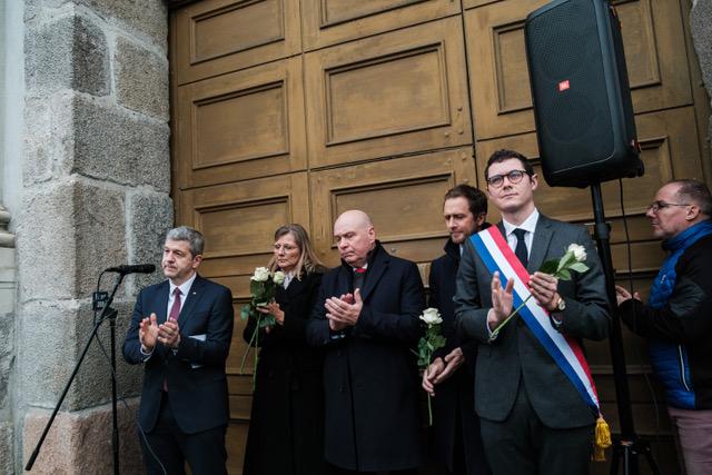 Commémoration devant l'ambassade de France