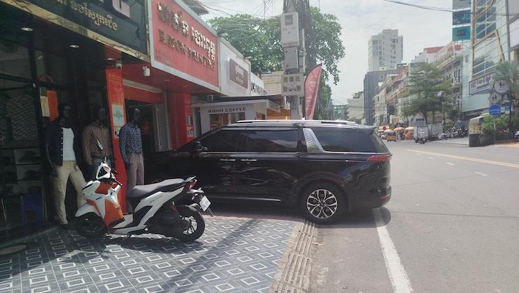 Comment limiter le nombre de voitures dans Phnom Penh ?
