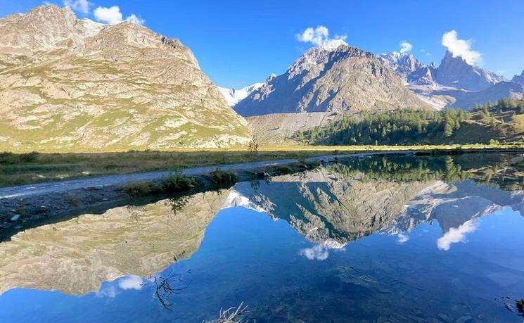 un lac de montagne à courmayeur