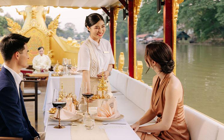 Diner-croisiere sur le bateau celeste de l'Anantara Chiang Mai