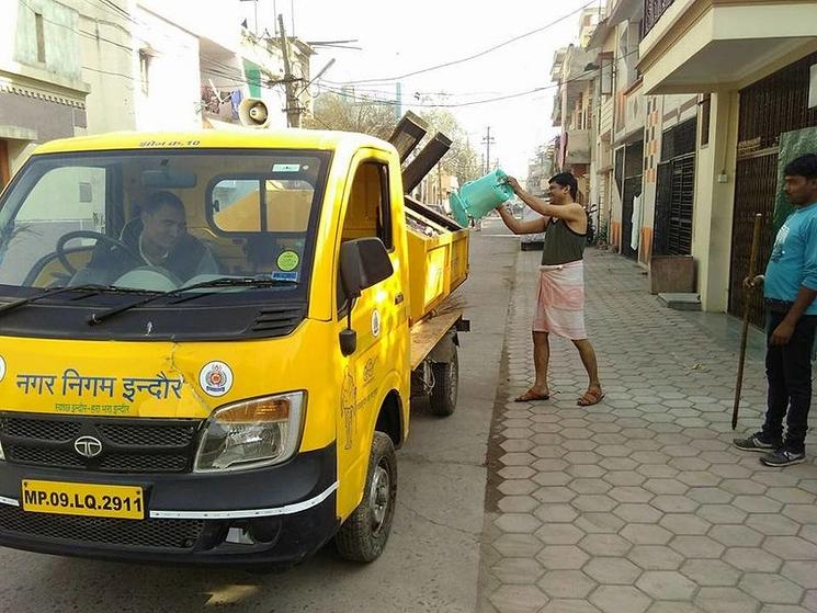 collecte de déchets au porte-à-porte à Indore