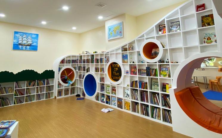 Vue d'une salle de lecture de l'ecole British Concordance a Chiang Mai