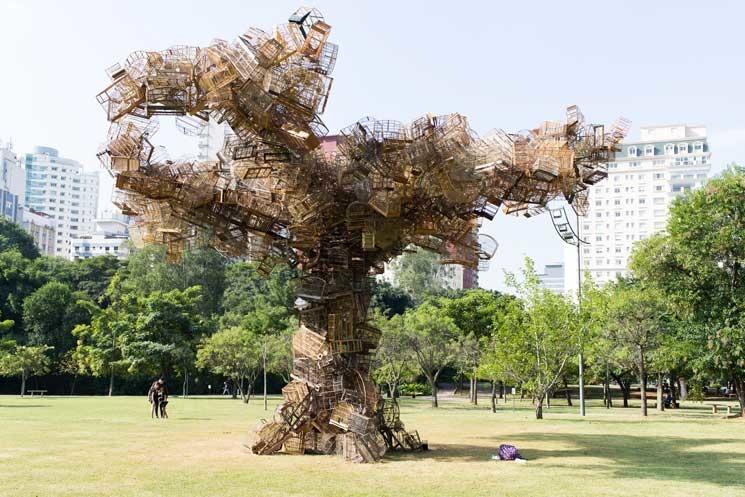 L'oeuvre "Voo dos Pássaros" d'Eduardo Srur