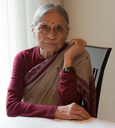 Ela Bhatt en 2013 lors d'un voyage en Ontario