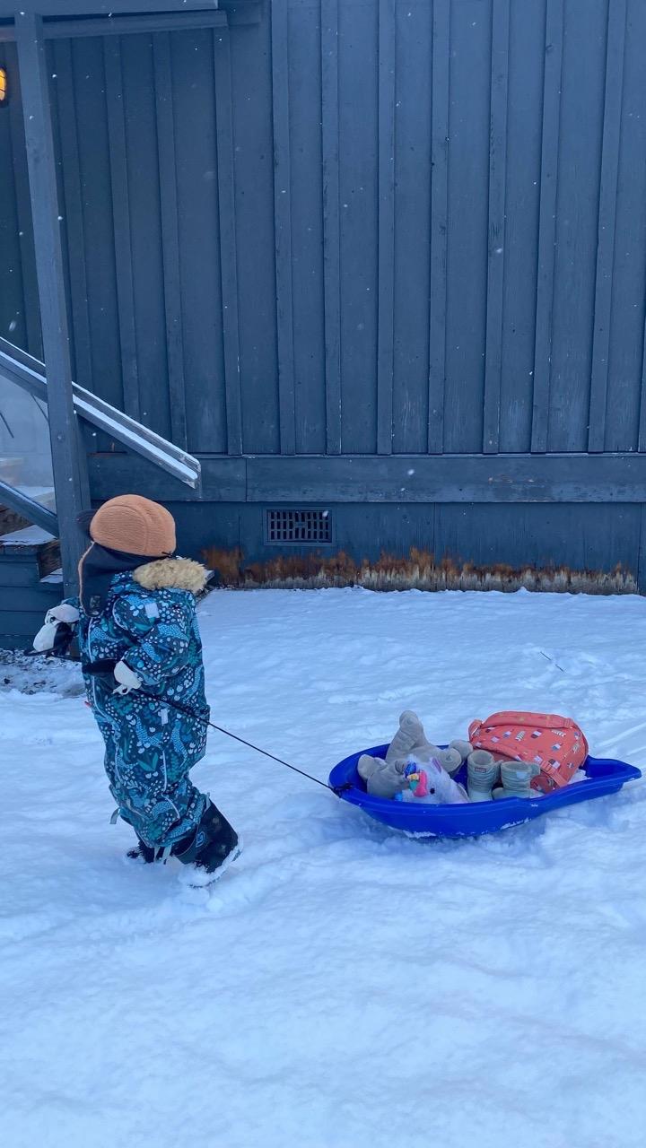 Émeline gardait les enfants de sa famille d'accueil, afin de pratiquer l'anglais