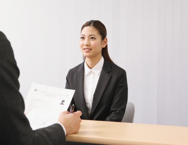 Emplois en baisse pour les jeunes au Royaume-Uni