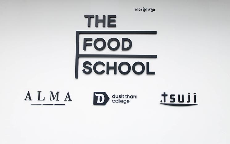 Vue de l'enseigne de The Food School a Bangkok