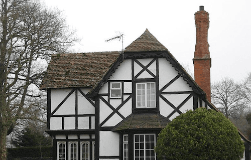 Exemple de maison de style Tudor en Angleterre (© Wikimedia)