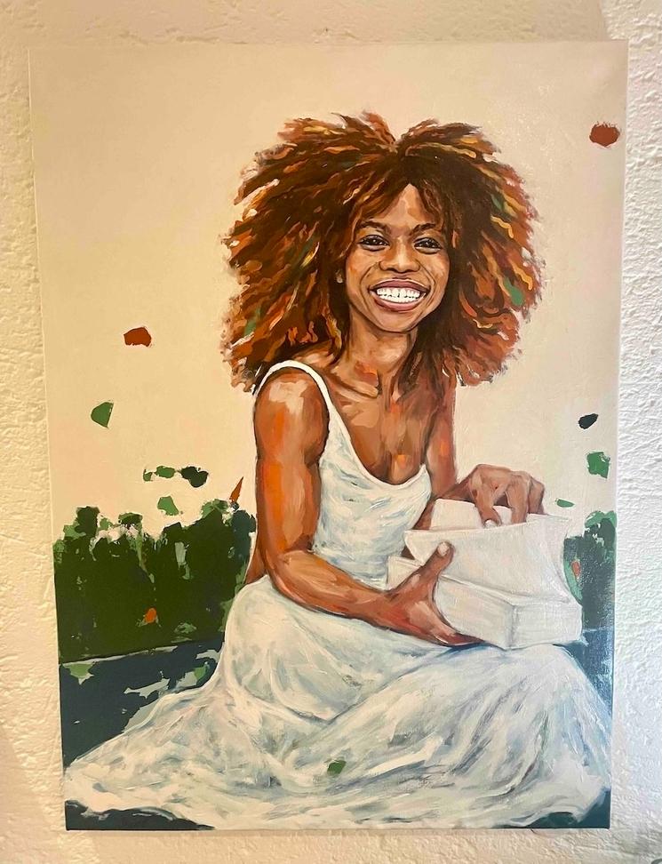 Jeune fille assise à Victoria Yard