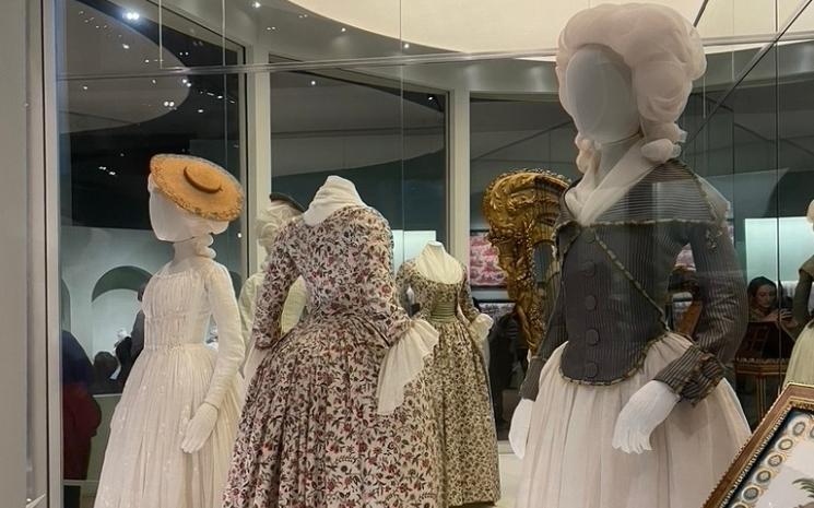 Photo de l'exposition "Marie-Antoinette Style au V&A