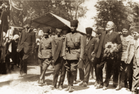Farrère et Mustafa Kemal à Izmit