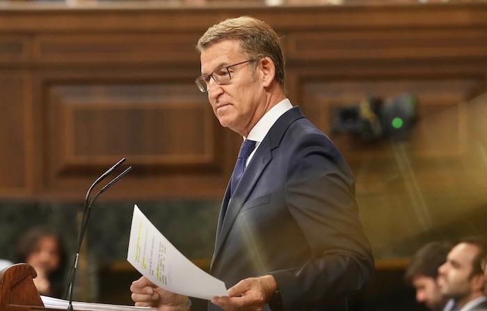 feijoo pendant le débat