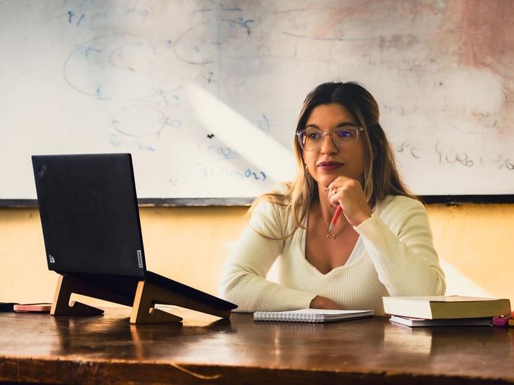 Femme ordinateur entreprendre Pérou