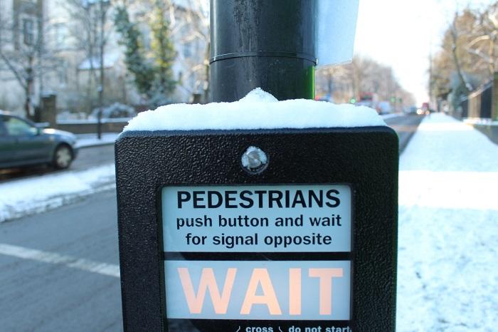 Piétons signalisation sous la neige