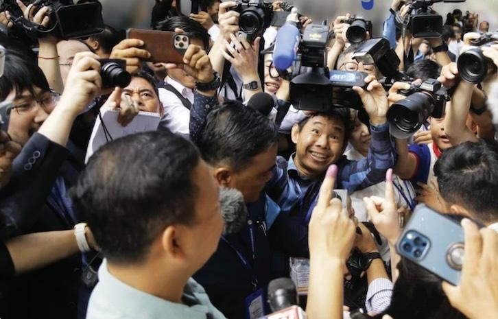Le journalisme cambodgien sous le poid des coupes américaines