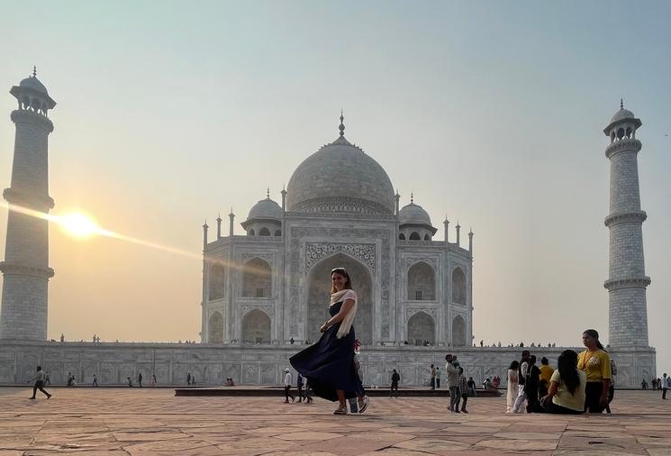 Francoise Merit devant le Taj Mahal, peu de temps avant le forum des CCE de la zone APAC qui a lieu en Inde en 2024