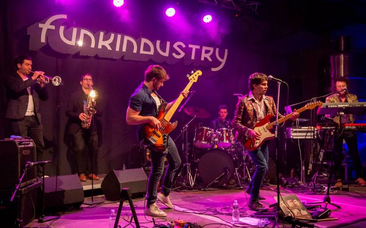 Funkindustry concert Japon