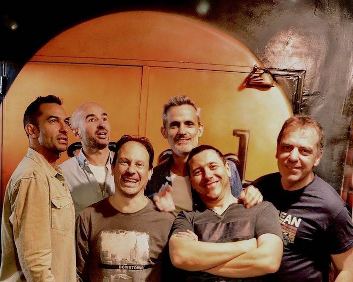 les six membres du groupe ultimes clientes