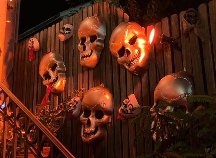 Une maison décorée pour Halloween dans le quartier de MIssion à San Francisco