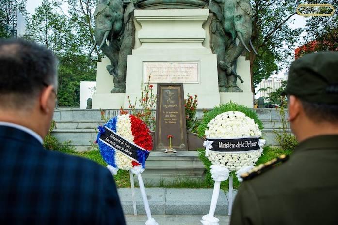 Hommage franco-cambodgien aux soldats tombés pour la France.