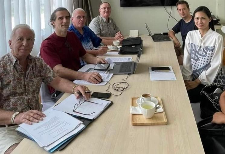 Les six fondateurs de l’association Terres d’Isan et de France…