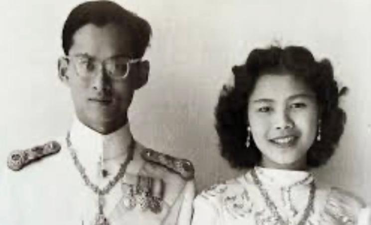 Le roi Rama IX de Thaïlande et son épouse