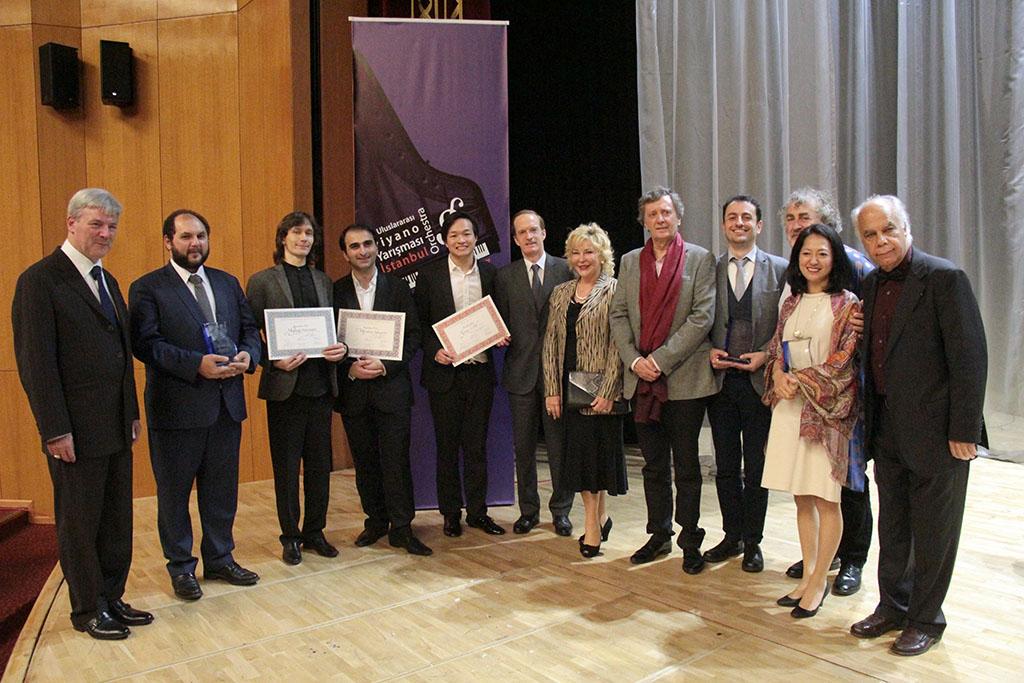 La finale ainsi que la soirée de gala ont eu lieu en présence de Charles Fries