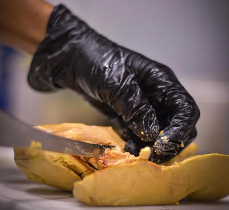Travail du foie gras au couteau