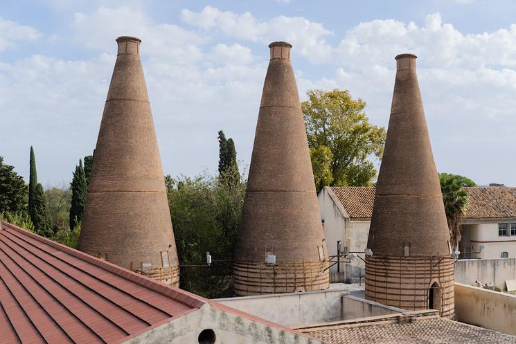 Cheminées ayant servi à la production de l’usine, encore en état aujourd’hui ©Arthur Venot