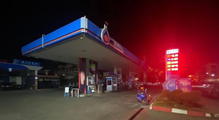 Station-service nocturne vide