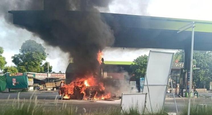 Station service en flammes