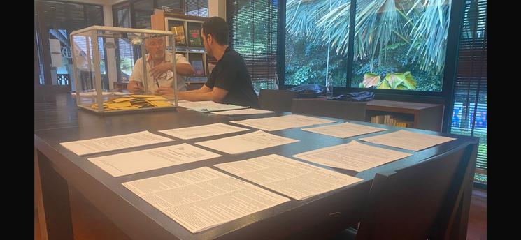 Bureau de vote à Chiang Mai
