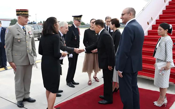 Jean-Claude Poimbœuf accueille le roi Rama X à Orly