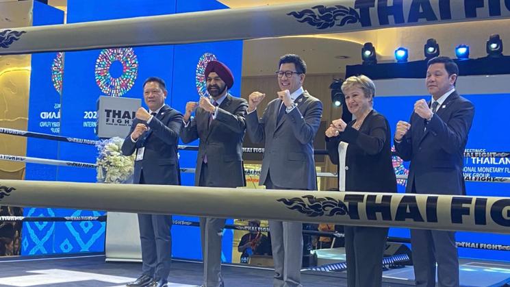 Dirigeants sur un ring FMI Bangkok