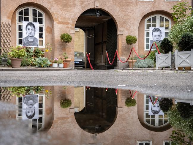 Thomas Mougeolle installation portraits Ambassade France Copenhague