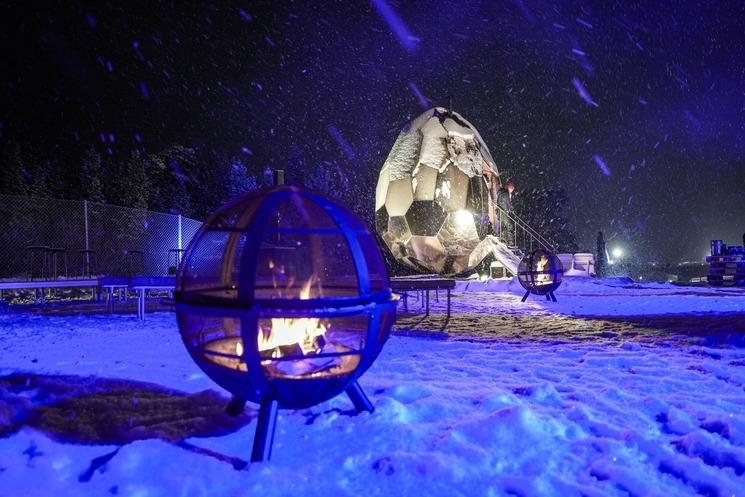 Sauna en forme d’œuf doré, Solar Egg ©Wesley Overklift