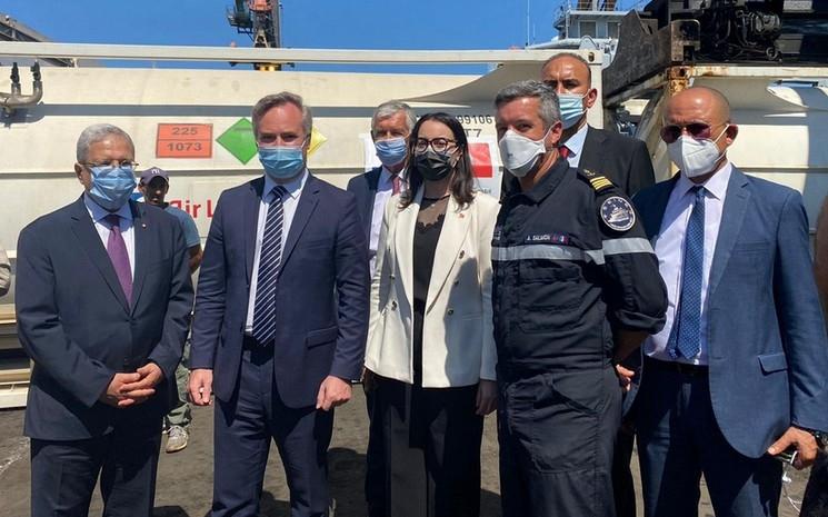 JEAN BAPTISTE LEMOYNE RECEPTIONNE LES DONS DE LA FRANCE A LA TUNISIE.jpg