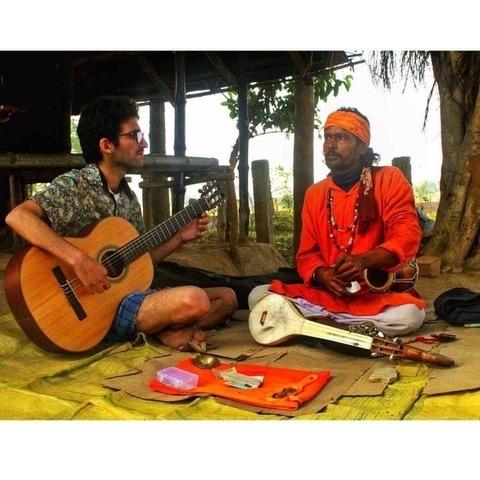 Jacques Madjar et le Baul Panu Das au Bengale
