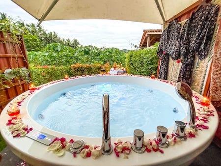 Chambre avec jacuzzi, Le Temple