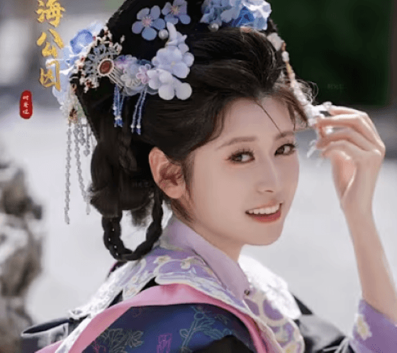 Jeune Dipômée habillée en Hanfu